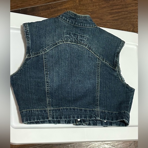 Denim button up cropped sleeveless vest - Picture 4 of 4
